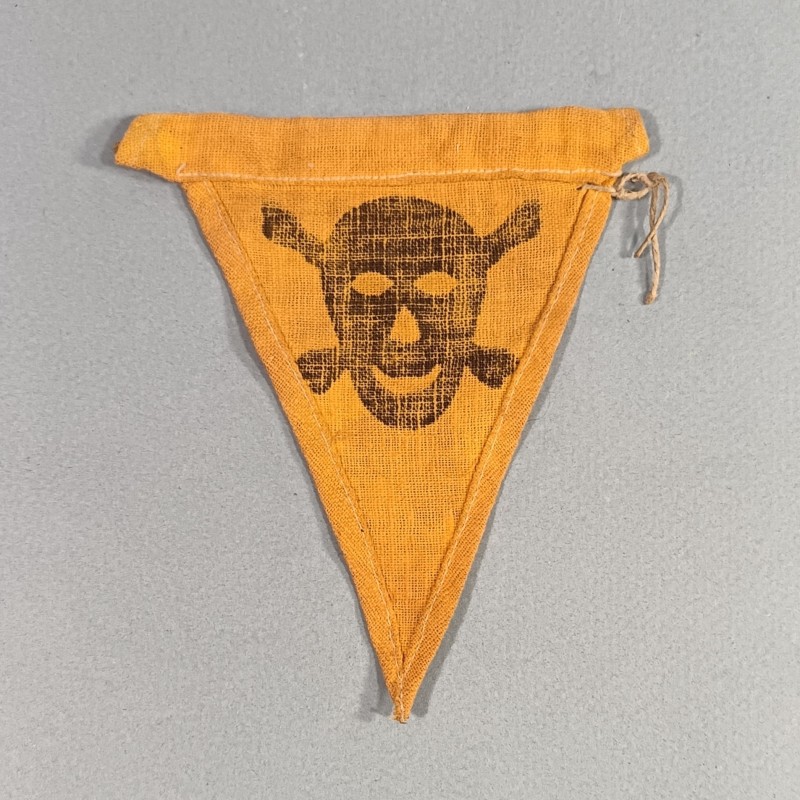 PETIT DRAPEAU ALLEMAND SIGNALEMENT DE MINES OU TERRAIN MINE SECONDE GUERRE